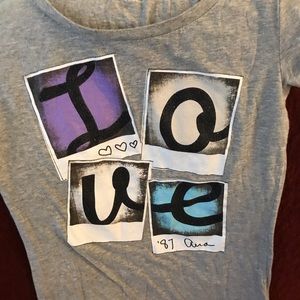 Gray Aeropostale’s tee shirt